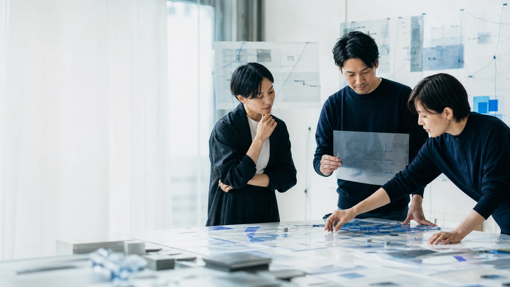 営業と業務の仕組みを一緒に検討するCosmoSketchのチーム